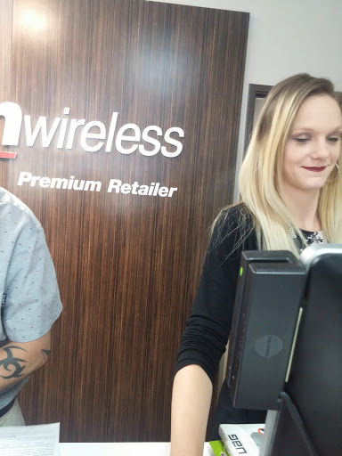 Cell Phone Store «Verizon Authorized Retailer - A Wireless», reviews and photos, 1029 11th St, Lakeport, CA 95453, USA