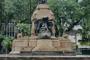 Monumento Candido Gaffree Eduardo Guinle image