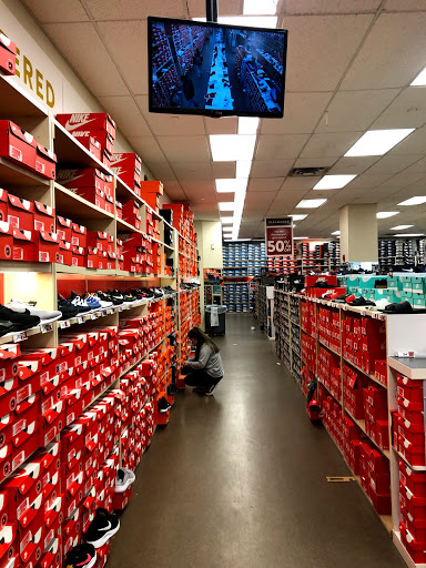 Shoe Store «Famous Footwear», reviews and photos, 40-24 College Point Blvd, Flushing, NY 11354, USA