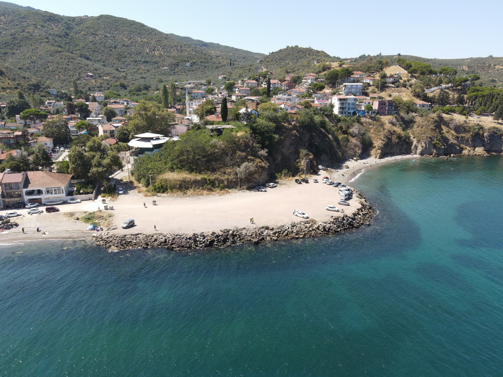 Kumyaka Halk Plaji的照片 带有碧绿色纯水表面