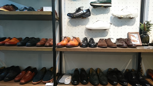 ร้านค้าเพื่อซื้อรองเท้าแตะผอมของผู้หญิง กรุงเทพฯ