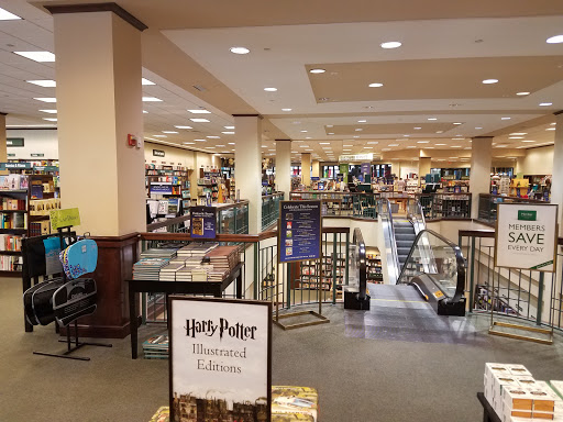 Book Store «Barnes & Noble», reviews and photos, 5701 Sunset Dr #196, South Miami, FL 33143, USA