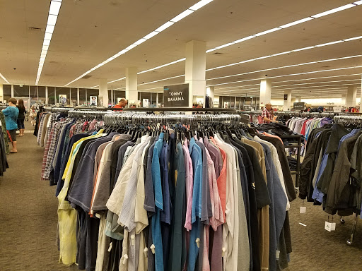Department Store «Nordstrom Rack Topanga», reviews and photos, 21490 Victory Blvd, Woodland Hills, CA 91367, USA
