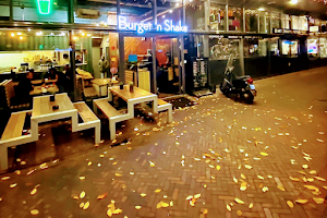 Burger 'n Shake Oostpoort image
