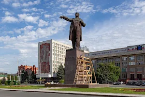 Lenin monument image