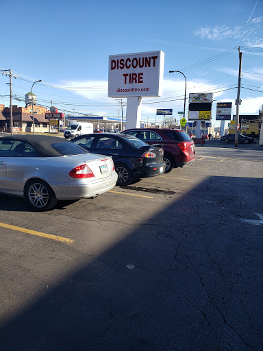 Tire Shop «Discount Tire Store - Oak Lawn, IL», reviews and photos, 6635 95th St, Oak Lawn, IL 60453, USA