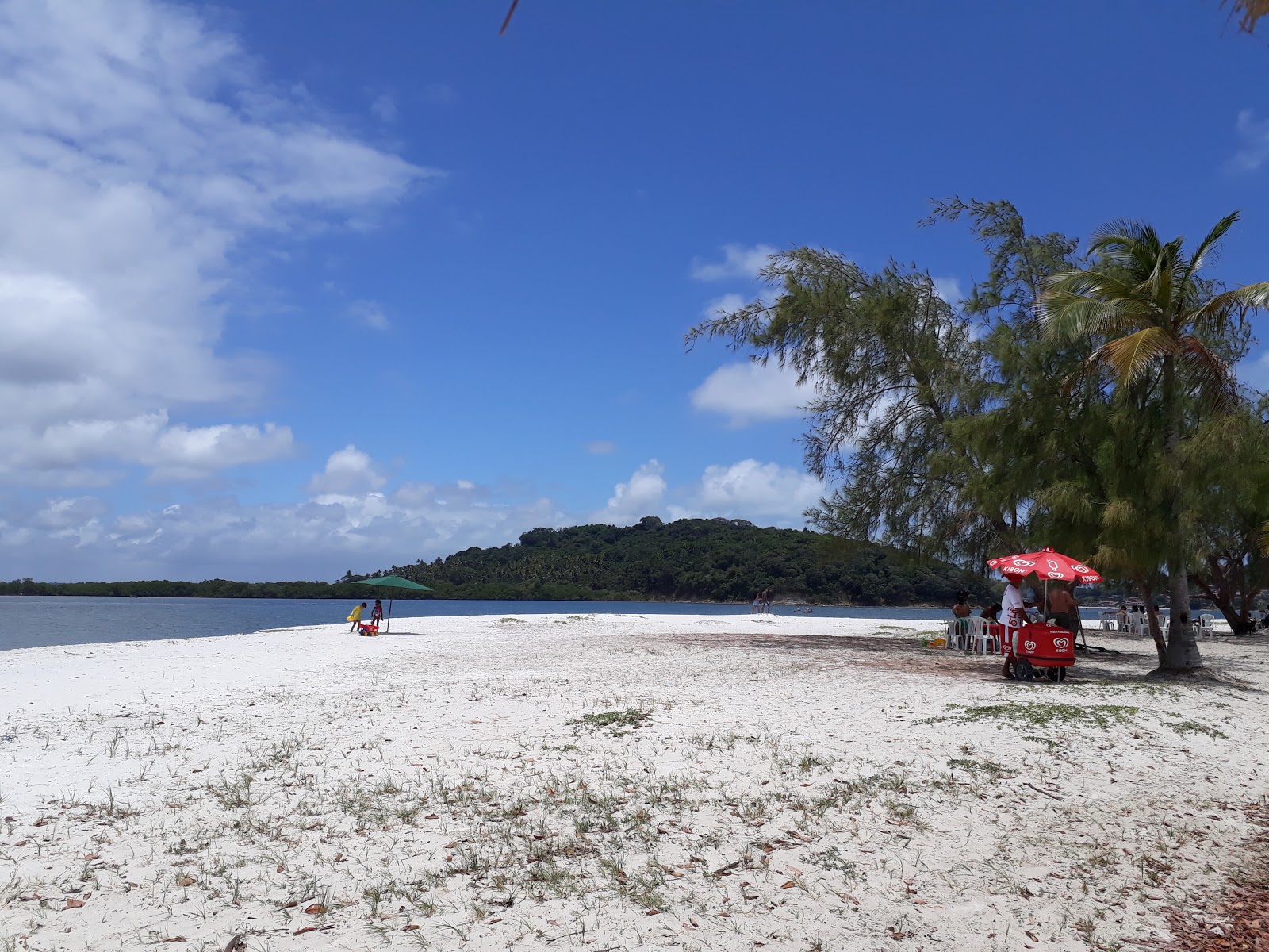 Foto van Pontal de Itamaraca met helder zand oppervlakte