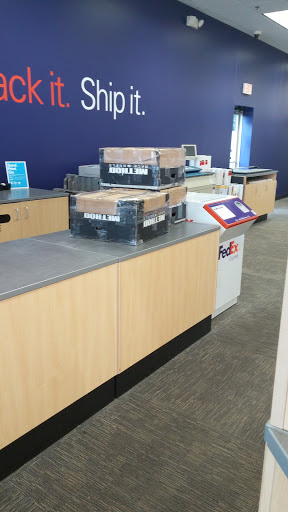 Print Shop «FedEx Office Print & Ship Center», reviews and photos, 45231 Market St, Shelby Charter Township, MI 48315, USA