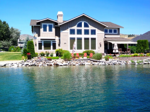 Vacation Home Rental Agency «Windermere Vacation Rentals Lake Chelan», reviews and photos, 115 E Woodin Ave, Chelan, WA 98816, USA
