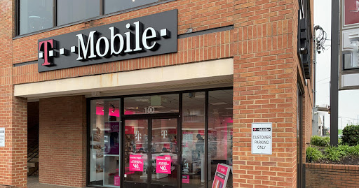 Cell Phone Store «T-Mobile», reviews and photos, 4117 Hillsboro Pike #100, Nashville, TN 37215, USA