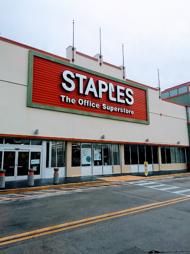 Office Supply Store «Staples», reviews and photos, 7500 W Commercial Blvd, Lauderhill, FL 33319, USA