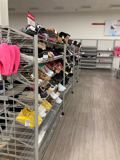 Clothing Store «Burlington Coat Factory», reviews and photos, 6055 E Main St, Columbus, OH 43213, USA
