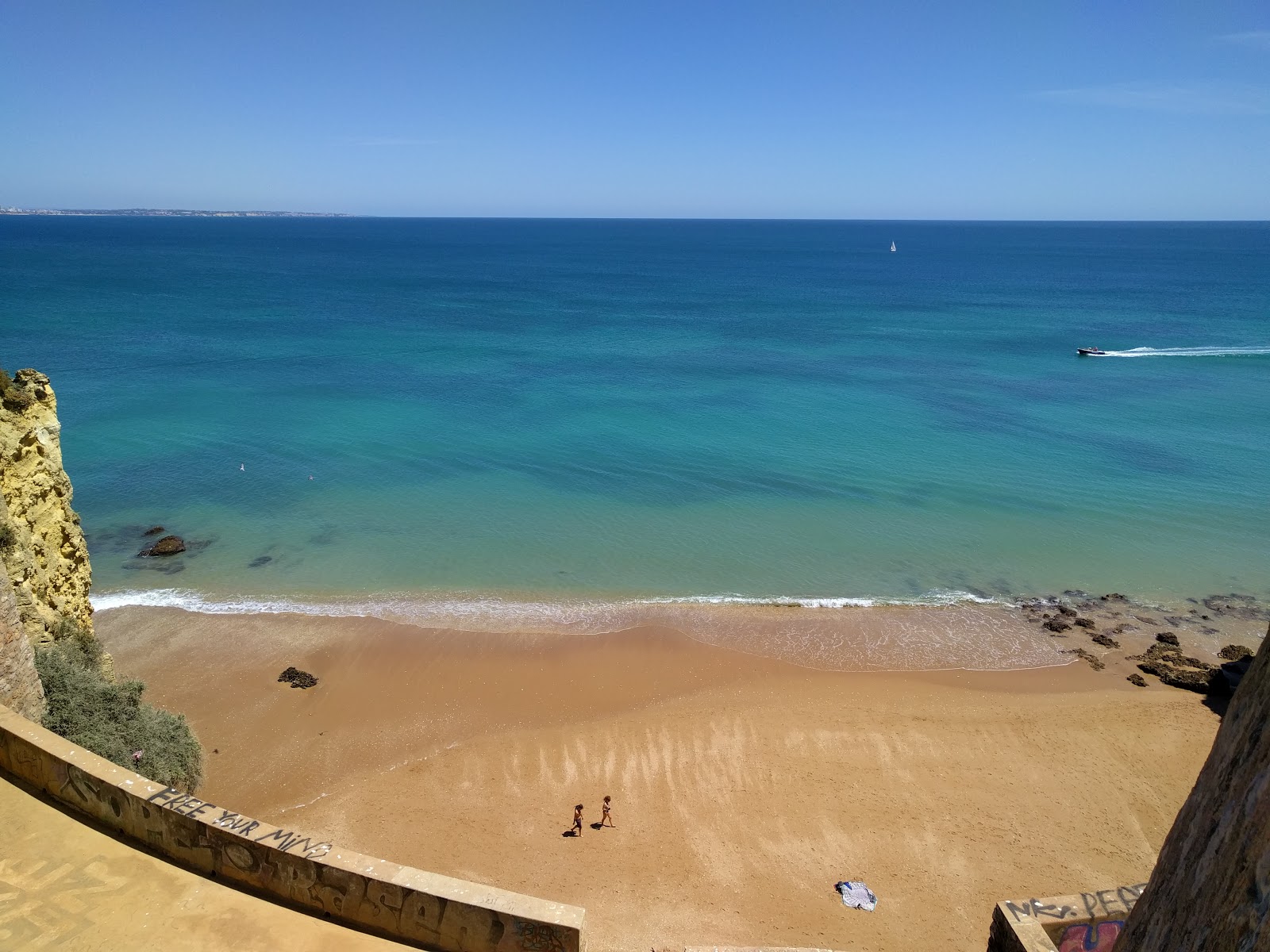 Photo de Praia do Pinhao avec plusieurs petites baies