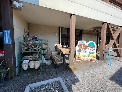 産直市場（農産物・物産品・パン工房）道の駅 伊吹の里 旬彩の森
