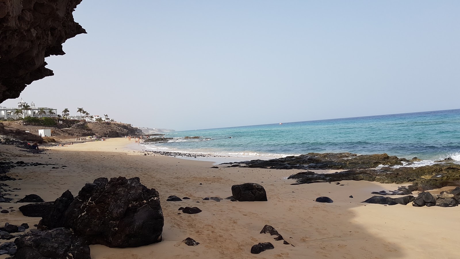 Foto van Playa de Butihondo met recht en lang