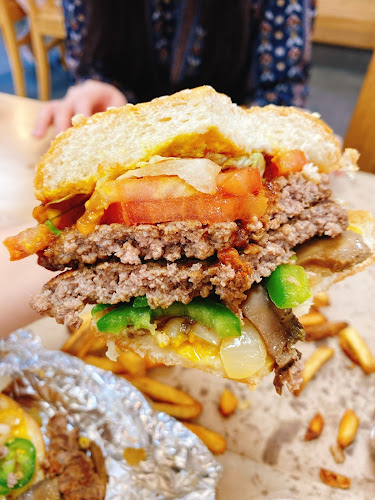 Comentarii opinii despre Five Guys Plaza Singapura