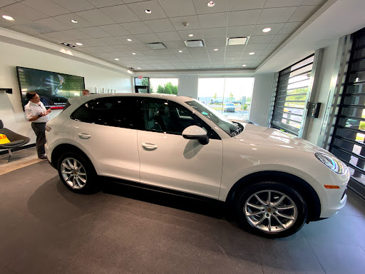 Porsche Dealer «Porsche Exchange», reviews and photos, 2300 Skokie Valley Rd, Highland Park, IL 60035, USA