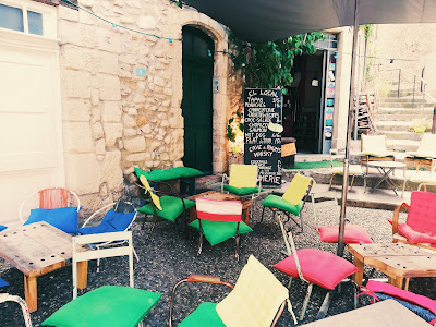 El local bar à Vaison-la-Romaine
