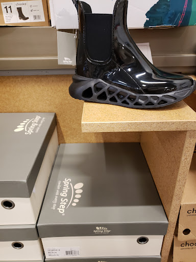 Shoe Store «DSW Designer Shoe Warehouse», reviews and photos, 15001 Potomac Town Pl #120, Woodbridge, VA 22192, USA