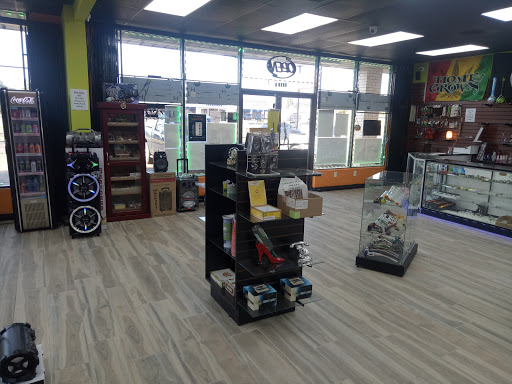 Tobacco Shop «Smoke Center In Longview», reviews and photos, 1016 W Loop 281 Suite # B, Longview, TX 75604, USA