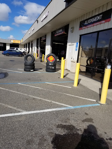 Tire Shop «Discount Tire Centers - Fresno, CA», reviews and photos, 6615 N Blackstone Ave, Fresno, CA 93710, USA