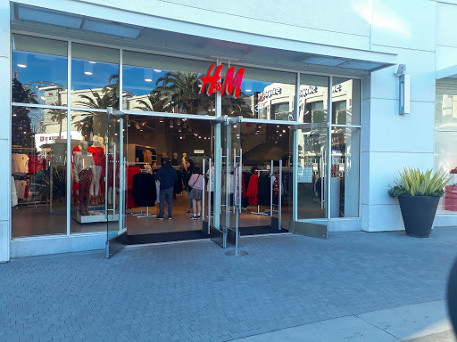 Clothing Store «H&M», reviews and photos, 37 Aquarium Way, Long Beach, CA 90802, USA