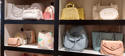 Outlet Mall «Tanger Outlet Tilton», reviews and photos, 120 Laconia Rd, Tilton, NH 03276, USA