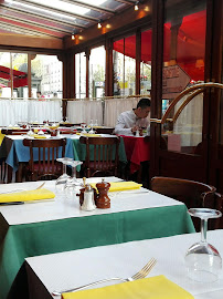 Atmosphère du Restaurant de grillades à la française Le Relais de l'Entrecôte à Paris - n°11