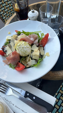 Salade grecque du Restaurant français Le Comptoir des Saints-Pères à Paris - n°3