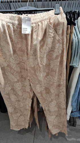 H&M - Clothing store