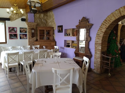 Restaurante Casa La Pradera - Av de Valoria, 3, 34210 Dueñas, Palencia, Spain