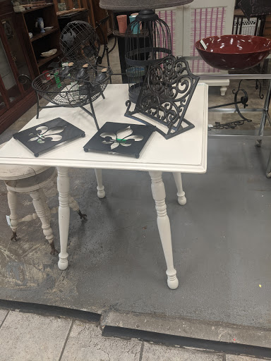 Consignment Shop «Patina Interiors», reviews and photos, 4001 Hwy 190 Service Rd, Covington, LA 70433, USA
