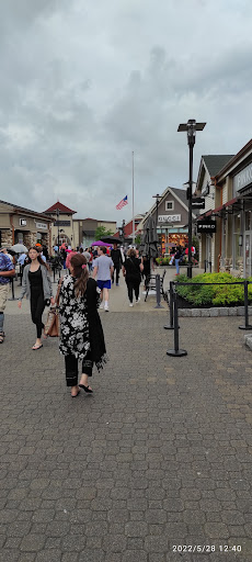 Clothing Store «The North Face Outlet», reviews and photos, 461 Evergreen Ct, Central Valley, NY 10917, USA