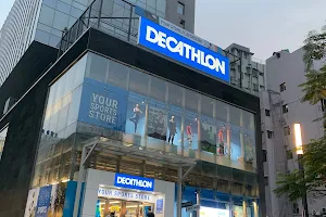 Decathlon Shakespeare Sarani , Kolkata image