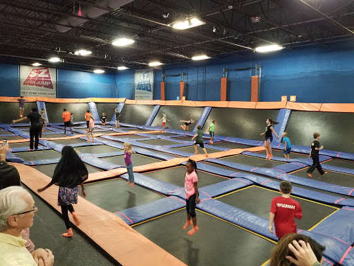 Amusement Center «Sky Zone Trampoline Park», reviews and photos, 13310 Industrial Park Blvd #160, Plymouth, MN 55441, USA