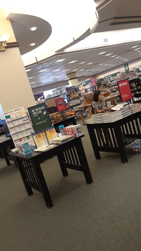 Book Store «Barnes & Noble», reviews and photos, 5275 Harvey St, Muskegon, MI 49444, USA