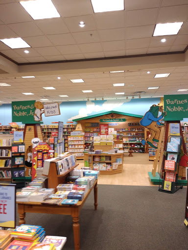 Book Store «Barnes & Noble», reviews and photos, 11500 Financial Centre Pkwy, Little Rock, AR 72211, USA