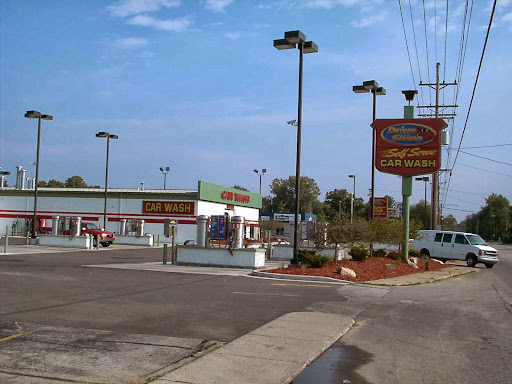 Drive & Shine Car Wash en Elkhart
