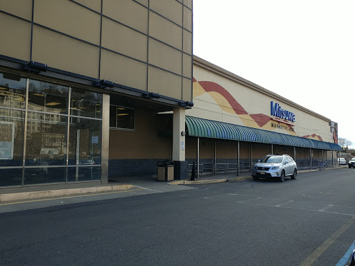Japanese Grocery Store «Mitsuwa Marketplace», reviews and photos, 595 River Rd, Edgewater, NJ 07020, USA