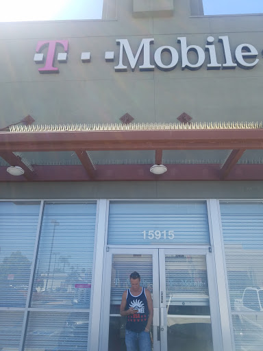 Cell Phone Store «T-Mobile», reviews and photos, 15915 Bellflower Blvd, Bellflower, CA 90706, USA