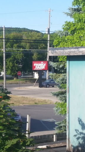 Grocery Store «Family Fare Supermarket», reviews and photos, 1002 Forest Ave, Frankfort, MI 49635, USA