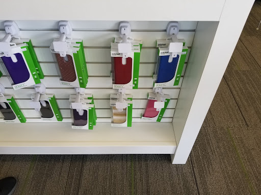 Cell Phone Store «Cricket Wireless», reviews and photos, 4431 Dixie Hwy #102, Louisville, KY 40216, USA