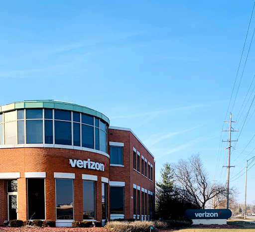 Cell Phone Store «Verizon», reviews and photos, 2605 E Beltline Ave SE, Grand Rapids, MI 49546, USA