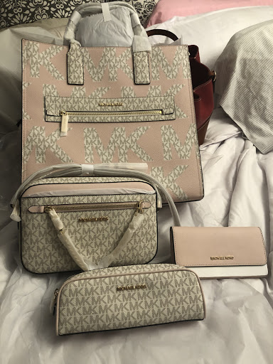 Fashion Accessories Store «Michael Kors», reviews and photos, 1 Outlet Blvd #400, Wrentham, MA 02093, USA