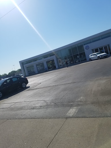 Used Car Dealer «Volkswagen of Clarksville», reviews and photos, 406 E Lewis and Clark Pkwy, Clarksville, IN 47129, USA