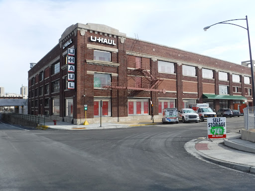 Truck Rental Agency «U-Haul Moving & Storage of Bronzeville», reviews and photos, 2601 S La Salle St, Chicago, IL 60616, USA
