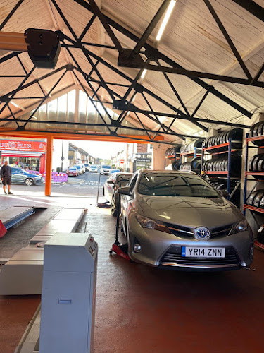 Watford Tyres & Alignment Centre - Tire shop