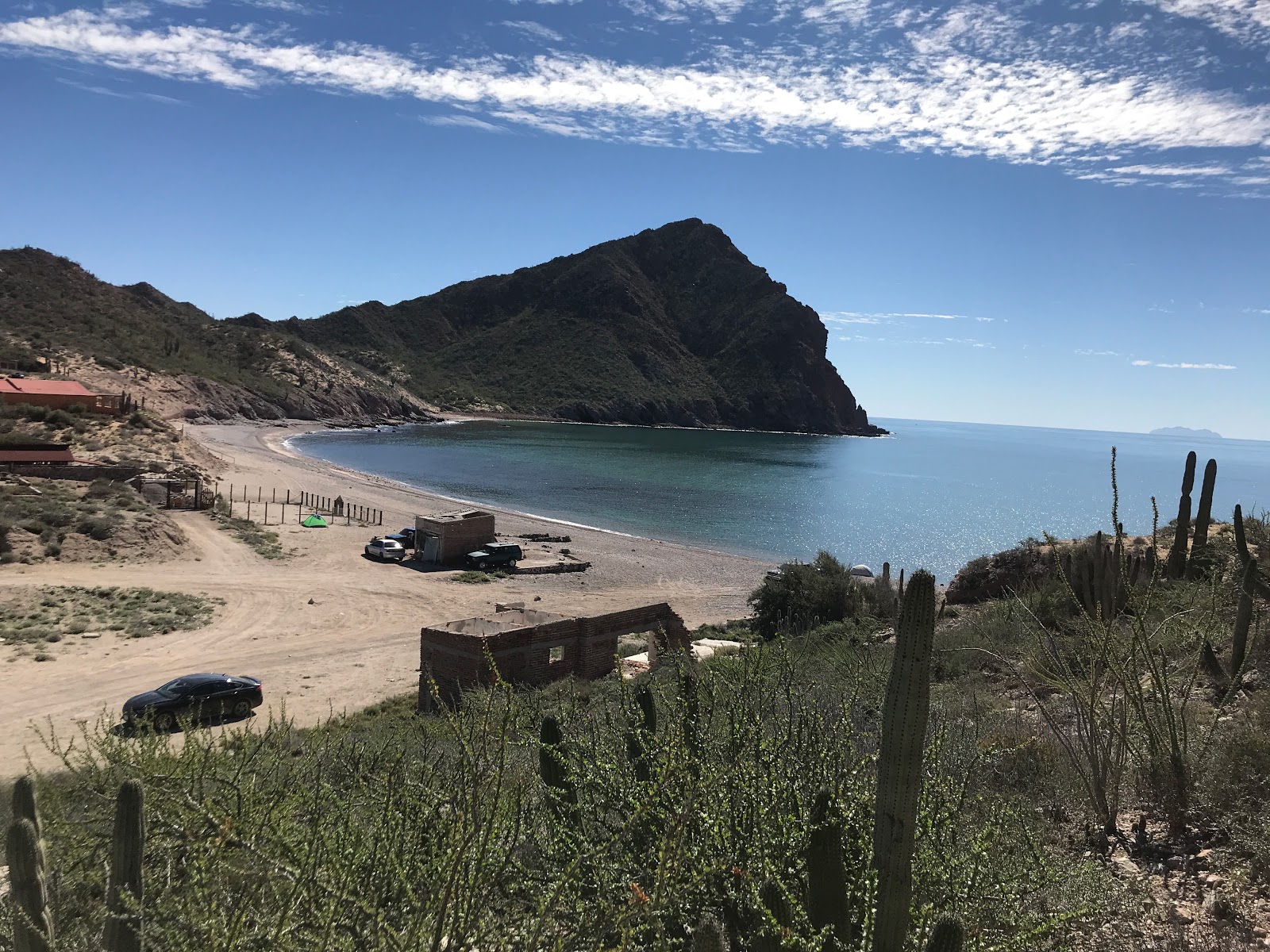Foto von Las Cadenas beach mit geräumige bucht