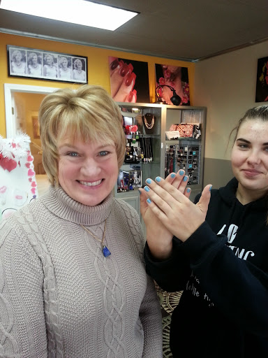 Beauty Salon «Hollywood Blonde Salon», reviews and photos, 140 N Kingshighway St, St Charles, MO 63301, USA