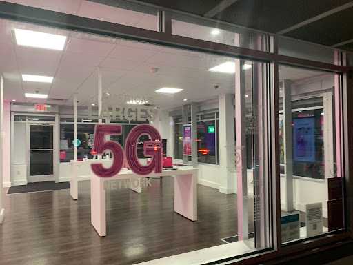 Cell Phone Store «T-Mobile», reviews and photos, 21545 Northern Blvd, Bayside, NY 11361, USA